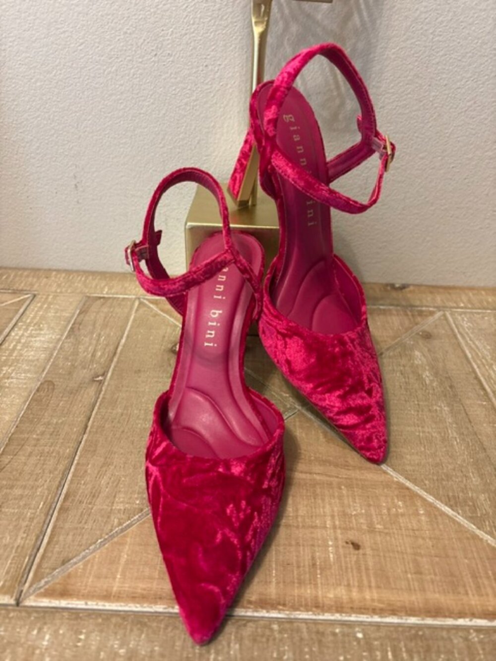 NWOT Gianni Bini Geno Hot Pink Velvet Slingback Heels Women's Size 8